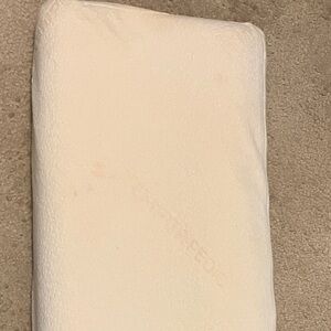 Plush White Memory Foam Pillow for Supportive Sleep